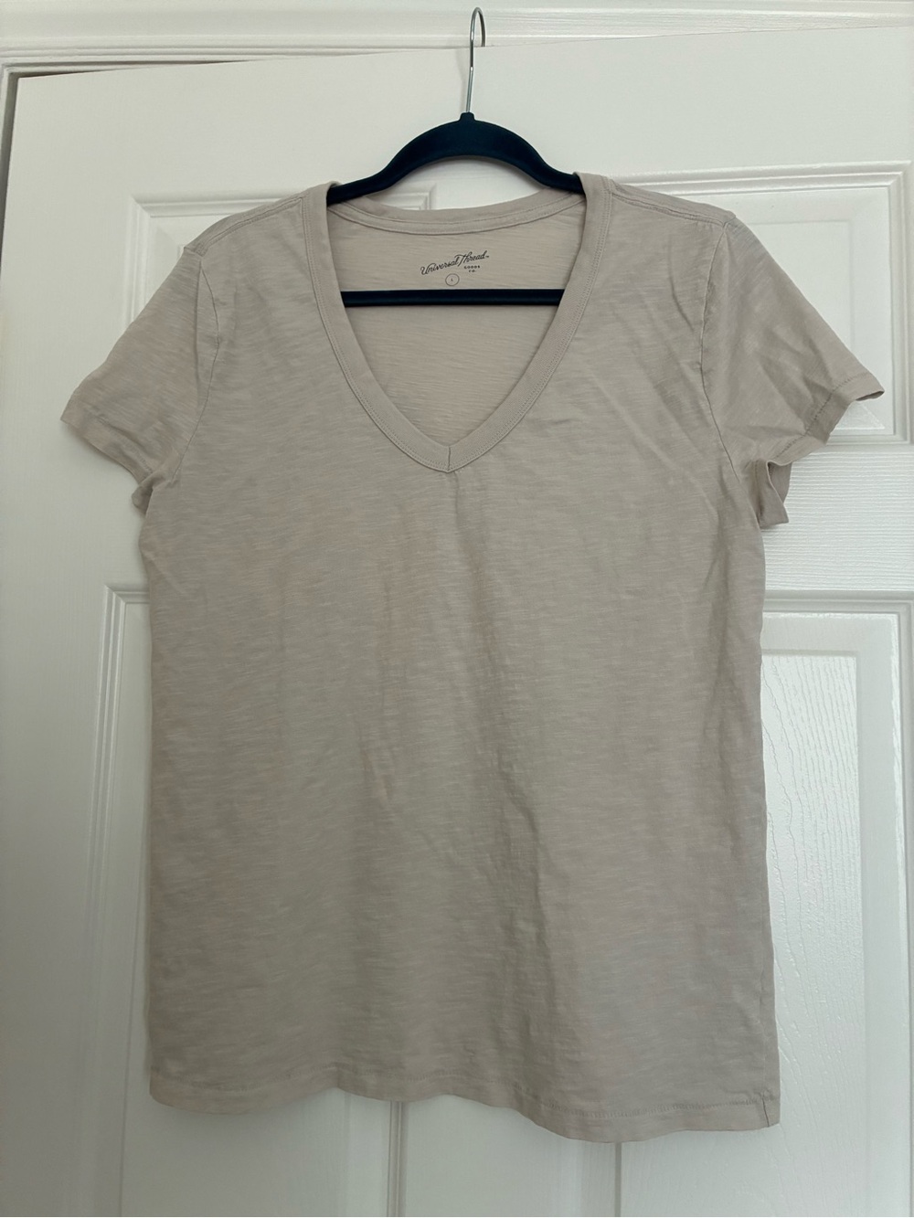 Universal Thread Short Sleeve V-Neck Tee in Light Beige